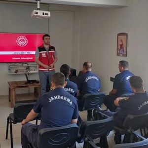 Ayancık İlçe Jandarma Komutanlığı’nda Bağımlılıkla Mücadele Eğitimi Gerçekleştirildi - fotoğraf 1