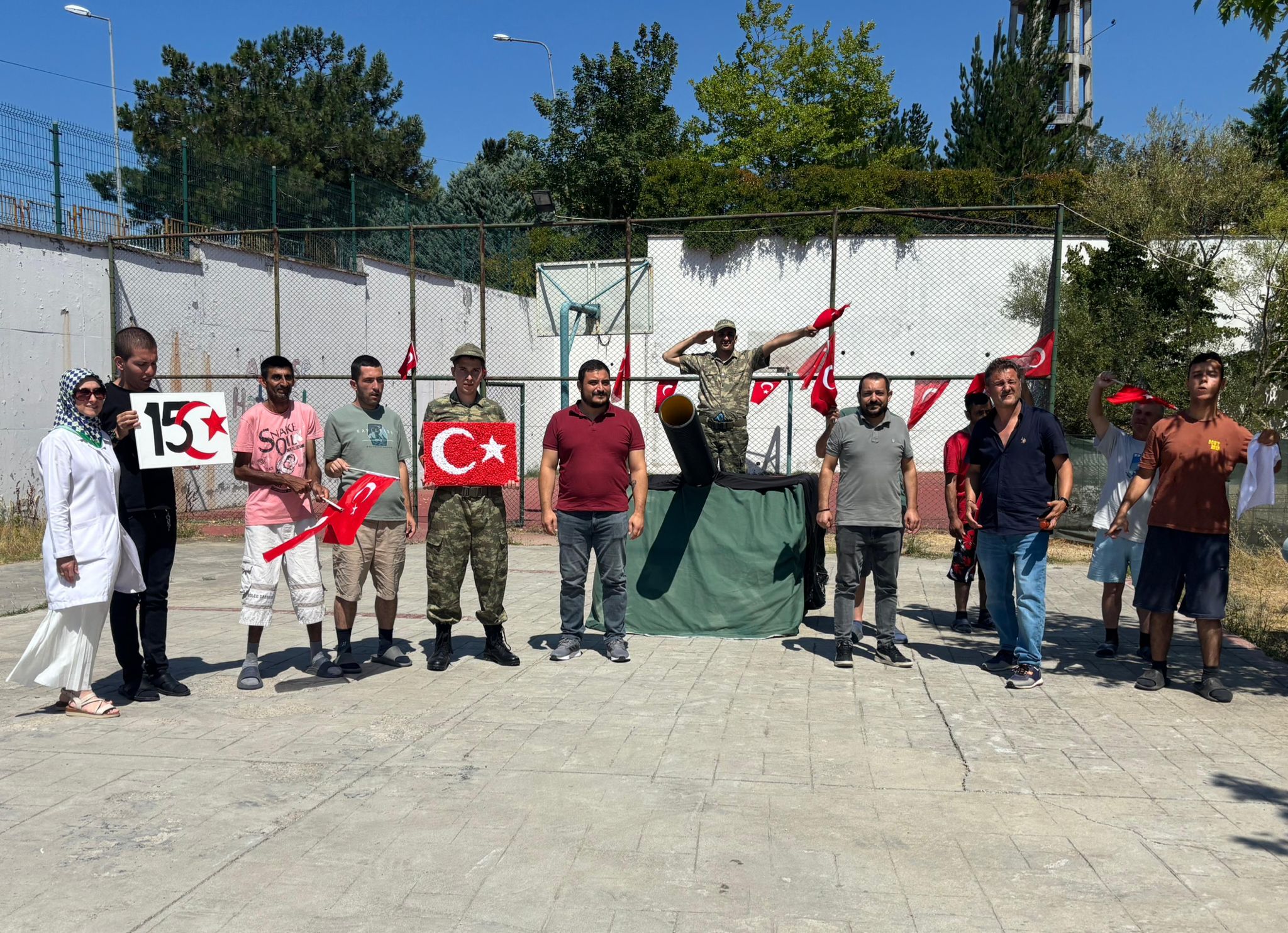 Kocaeli TAD Akmeşe Bakım Rehabilitasyon ve Aile Danışma Merkezinde hizmet almakta olan özel bireylerimiz, 15 Temmuz Demokrasi ve Millî Birlik Günü kapsamında anlamlı bir program hazırladılar.