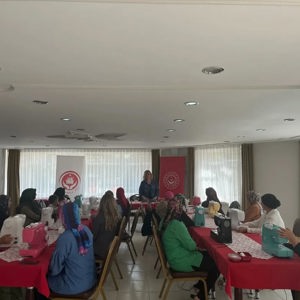 Kadınların El Becerilerinin Geliştirilebilmesi ve Sosyal Hayata Katılımlarının Arttırılabilmesi Adına Atölye Çalışması - fotoğraf 2