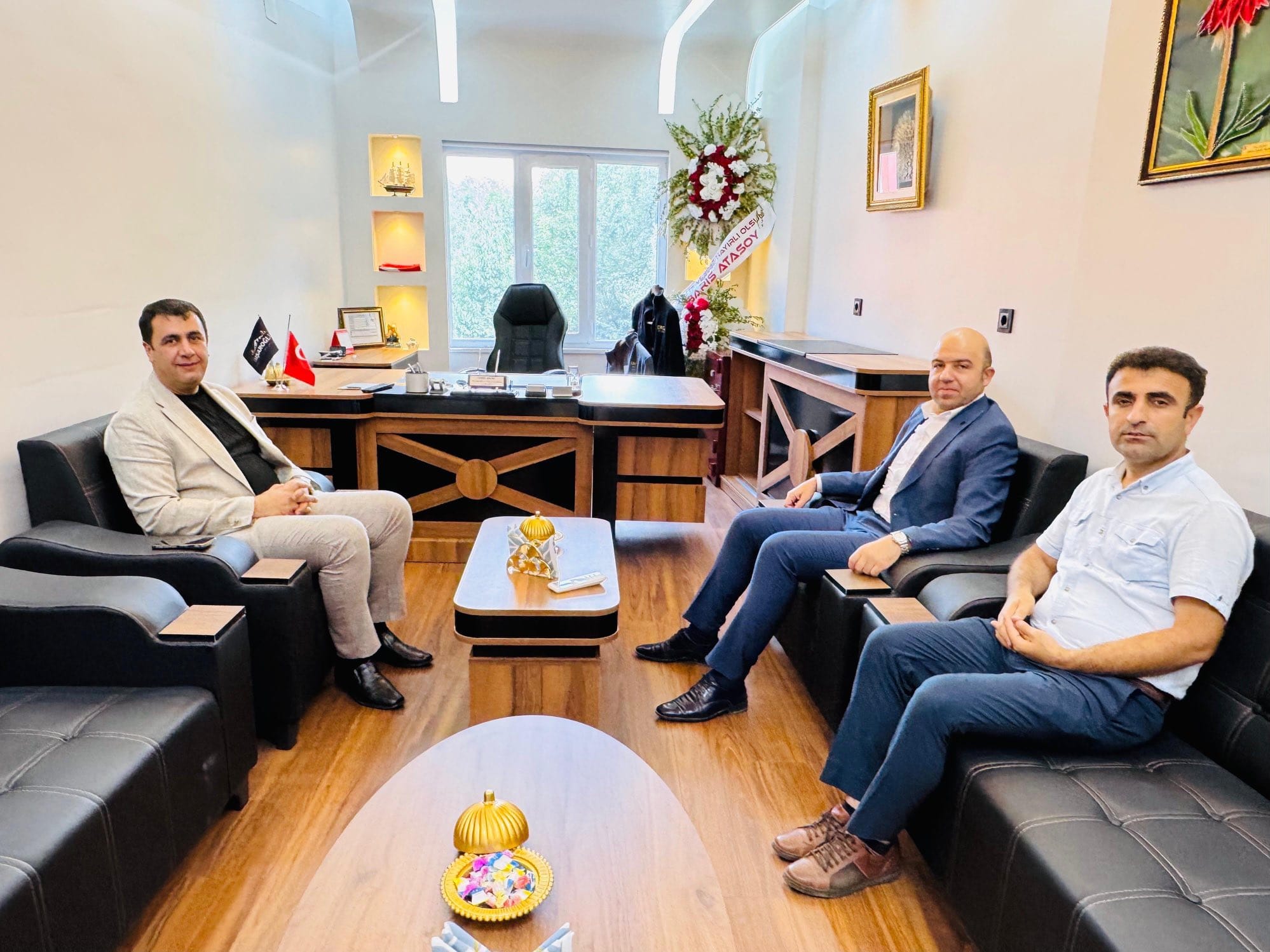 İl Müdürümüz Ünalan’ın Şemdinli Belediye Başkanı Şakar’a Ziyareti