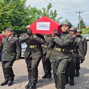 İlimizde Yaşayan Son Kore Gazimiz Mehmet Sadık Salcı Askeri Törenle Ebediyete Uğurlandı - fotoğraf 2