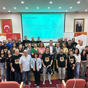  2025 AİLE YILI KAPSAMINDA KORUYUCU VE GÖNÜLLÜ AİLE TANITIM PROGRAMI GERÇEKLEŞTİRİLDİ - fotoğraf 1