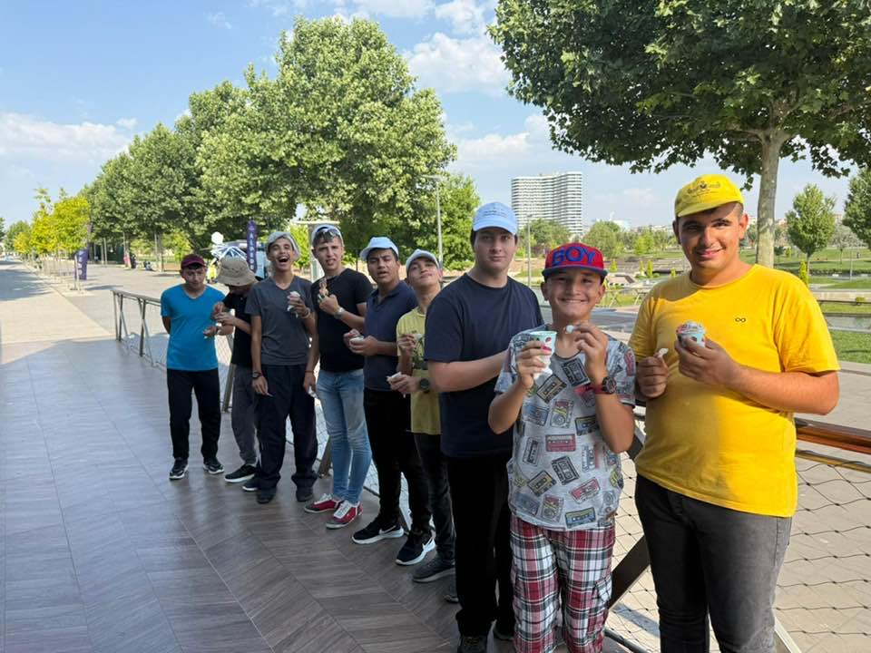 İl Müdürlüğümüze bağlı Engelsiz Yaşam Merkezi Müdürlüğümüzden hizmet alan çocuklarımızla birlikte güzel bir AVM turu gerçekleştirdik. Günün en tatlı anı ise dondurma molasıydı! 🍦😊 Birlikte olmak, paylaşmak ve gülümsemek her şeye değer.