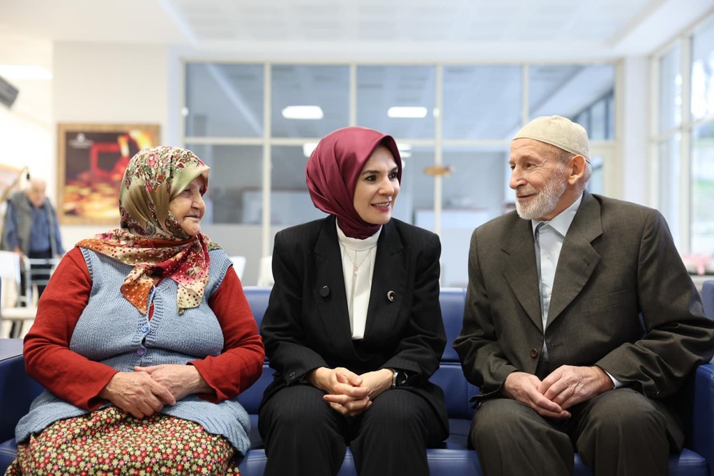 Yaşlı ve engelli aylıkları hak sahiplerinin hesaplarına artışlı şekilde yatırılmaya başlandı