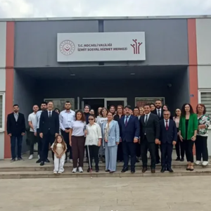 Aile ve Sosyal Hizmetler Bakan Yardımcımız Dr. Sevim Sayım MADAK, ilimize teşrif ederek İzmit Sosyal Hizmet Merkezi Müdürlüğü çalışanlarımızla bir araya geldi. - fotoğraf 1