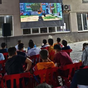 Bir Ekran, Bir Meydan, Bin Gülümseme: Şırnak’ta Seyyar Sinema Çocuklarla Buluştu - fotoğraf 1