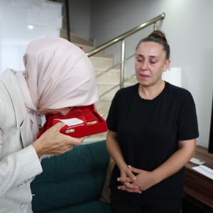 Bakanımız Göktaş, Cumhurbaşkanı Erdoğan'ın "Terörsüz Türkiye" mektubunu Yalova’da şehit ailesine ulaştırdı - fotoğraf 2