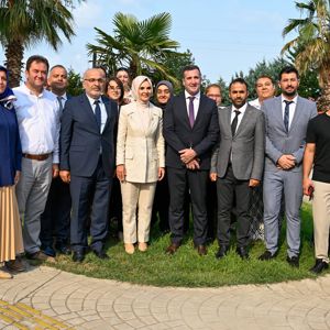 Bakanımız Sayın Mahinur Özdemir Göktaş, Çınarcık Huzurevi Yaşlı Bakım ve Rehabilitasyon Merkezi’ni ziyaret etti. - fotoğraf 3