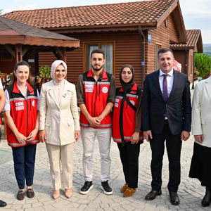 Bakanımız Sayın Mahinur Özdemir Göktaş, Çınarcık Huzurevi Yaşlı Bakım ve Rehabilitasyon Merkezi’ni ziyaret etti. - fotoğraf 2