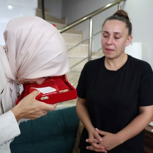 Bakanımız Göktaş, Cumhurbaşkanı Erdoğan'ın "Terörsüz Türkiye" mektubunu Yalova’da şehit ailesine ulaştırdı - fotoğraf 2