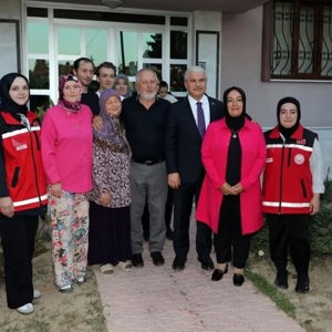 Valimiz Sayın İbrahim Akın 54. yılını dolduran Şükrü ve Sebahat Molla çiftini evinde ziyaret etti. - fotoğraf 1