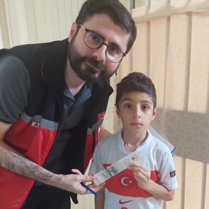 "Aile ve Çocuklara Kitap Ayraçları Dağıtılmış" - fotoğraf 2