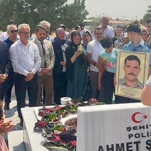 Şehidimiz Polis Memuru Ahmet Şahan, Kabri Başında Dualarla Yad Edildi - fotoğraf 3