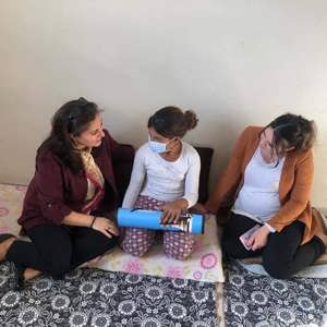 Sayın Valimizin Eşi Sema ÜNLÜ Hanımefendi ve İl Müdür Yardımcımız Lösemi Hastası Burcu Çınar'ı Evinde Ziyaret Etti - fotoğraf 3