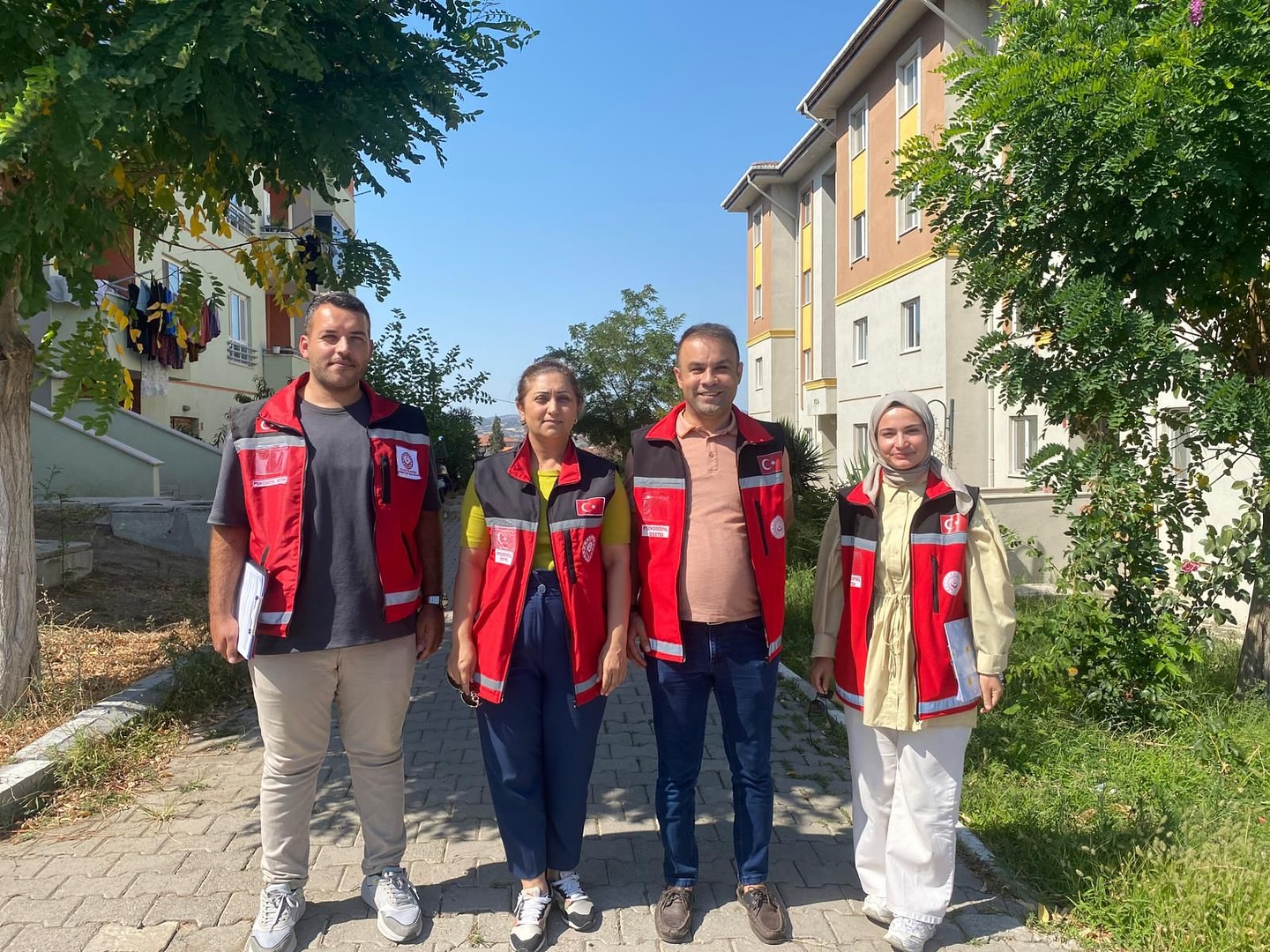 İl Müdürümüz Sayın Emine BÖÇKÜN, sahada yürütülen çalışmaları yerinde incelemek üzere Gönen Sosyal Hizmet Merkezi Müdürlüğümüzdeki çalışma arkadaşlarımızla bir araya geldi.