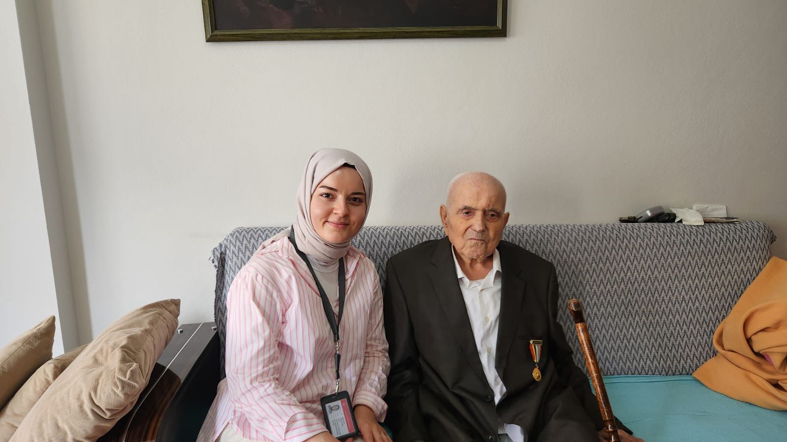 Sosyal Hizmet Merkezlerimiz Aziz Şehitlerimizin Kıymetli Emanetleri ve Kahraman Gazilerimizi İl Genelinde Ziyaret Etmeye Devam Etmektedir