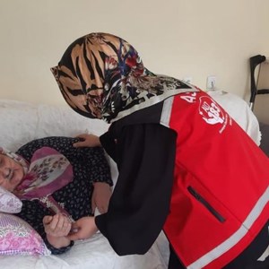 Evde Bakım Yardımı ödemeleri hak sahiplerinin hesaplarına artışlı şekilde yatırılmaya başlandı - fotoğraf 1