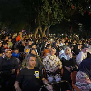 “Kardeşliğin Adı Türkiye” konserine hizmet modellerimizden yararlanan kadınlarımız ve çocuklarımızla katıldık. - fotoğraf 1