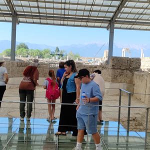 Laodikya Antik Kenti Gezisi ile Çocuklara Kültürel ve Sosyal Destek Sağlandı - fotoğraf 1