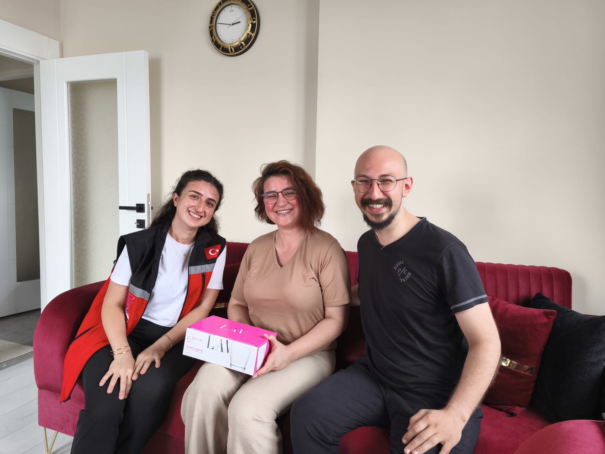 Evlenecek Gençlerin Desteklenmesi Projesinden Yararlanan Çiftlerimizi Ziyaret Ederek, Sayın Bakanımız Mahinur ÖZDEMİR GÖKTAŞ’ın Tebriklerini İletiyoruz