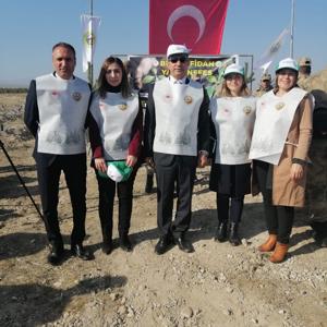 Iğdır Aile, Çalışma ve Sosyal Hizmetler İl Müdürlüğü Ailesi Olarak Fidanlarımızı Toprakla Buluşturduk - fotoğraf 10
