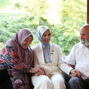 Bakanımız Göktaş, Rize’de Aile Yılı kapsamında ziyaretlerde bulundu - fotoğraf 1