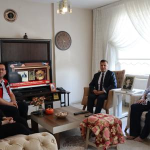  Aziz Şehidimizin Ailesine Vefa Ziyareti - fotoğraf 2