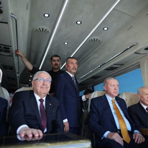Ahlat’ta Malazgirt Zaferi’nin 954. Yılında Sultan Alparslan, Kahraman Ordusu ve Aziz Şehitlerimiz Dualarla Anıldı; Bakanımız Sayın Mahinur Özdemir Göktaş, Şehit Aileleriyle Buluştu - fotoğraf 1