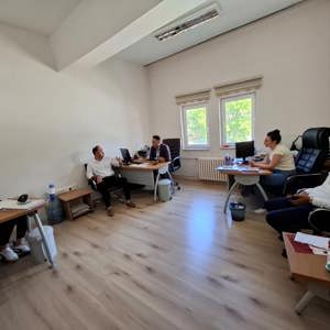 Edirne Aile Ve Soyal Hizmetler İl Müdürü Harun TOHUMCU İl Müdürlüğüne Bağlı Faaliyet Gösteren Hukuk Hizmetleri Birimini Ziyaret Etti. - fotoğraf 1