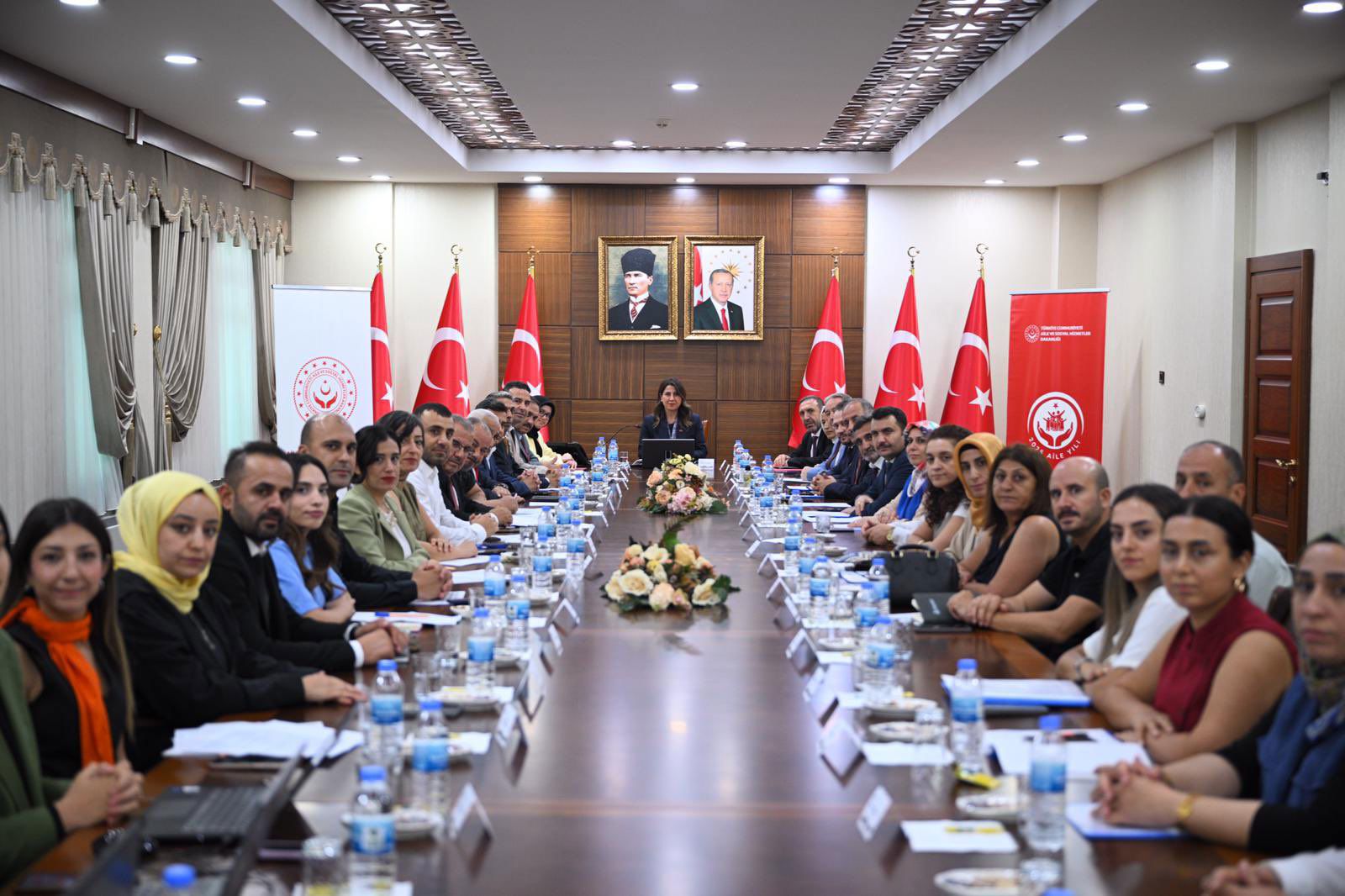 Güneydoğu Anadolu Bölgesi Kadın Hizmetleri Bölgesel İstişare Toplantısı Gerçekleştirildi - fotoğraf 2