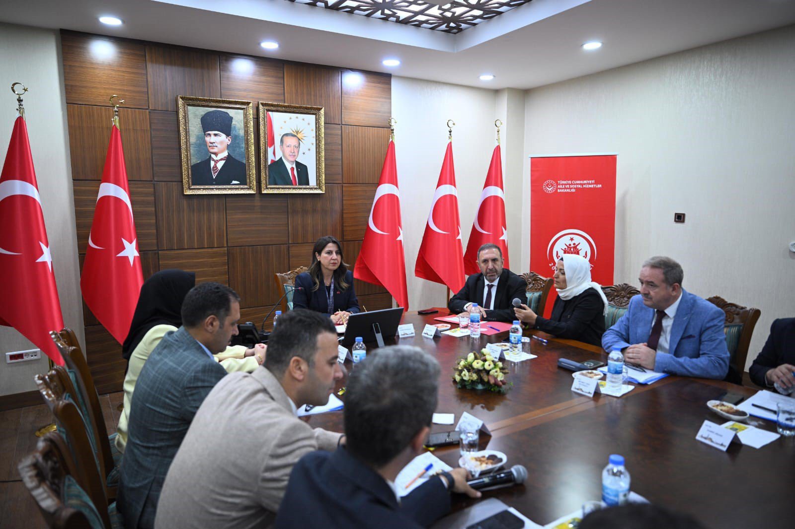 Güneydoğu Anadolu Bölgesi Kadın Hizmetleri Bölgesel İstişare Toplantısı Gerçekleştirildi - fotoğraf 3