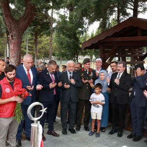 30 Ağustos Zafer Bayramı Etkinlikleri Şehitlik Ziyaretleriyle Başladı   - fotoğraf 2