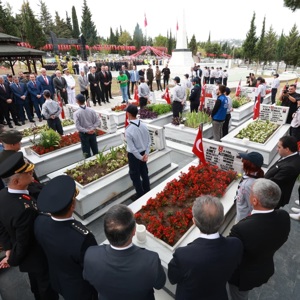 30 Ağustos Zafer Bayramı Etkinlikleri Şehitlik Ziyaretleriyle Başladı   - fotoğraf 8