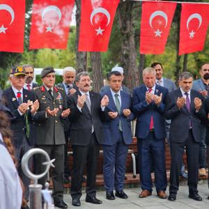 30 Ağustos Zafer Bayramı Etkinlikleri Şehitlik Ziyaretleriyle Başladı   - fotoğraf 10