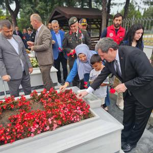 30 Ağustos Zafer Bayramı Etkinlikleri Şehitlik Ziyaretleriyle Başladı   - fotoğraf 11