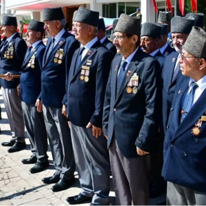 30 Ağustos Zafer Bayramı’nın 103. Yıl Dönümü Kutlama Programı, Valilik Önündeki Atatürk Anıtı’na Çelenk Sunma Töreniyle Başladı. - fotoğraf 1