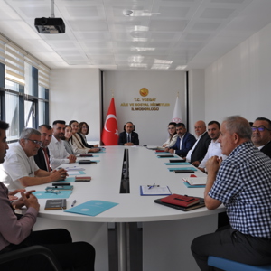 Aile ve Sosyal Hizmetler İl Müdürlüğümüz tarafından, Müdürlüğümüze bağlı kuruluş müdürlerimizin katılımıyla aylık değerlendirme toplantısı gerçekleştirilmiştir. - fotoğraf 1