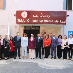 Bakan Yardımcımız Leman Yenigün, Kadının Statüsü Genel Müdürü Süreyya Erkan Ve Beraberindeki Heyet, Şiddet Önleme Ve İzleme Merkezi’Ni Ve Kadın Alanında Hizmet Veren Diğer Kuruluşlarımızı Ziyaret Ederek Çalışma Arkadaşlarımızla Bir Araya Geldi. - fotoğraf 4