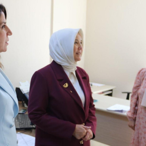 Bakan Yardımcımız Leman Yenigün, Kadının Statüsü Genel Müdürü Süreyya Erkan Ve Beraberindeki Heyet, Şiddet Önleme Ve İzleme Merkezi’Ni Ve Kadın Alanında Hizmet Veren Diğer Kuruluşlarımızı Ziyaret Ederek Çalışma Arkadaşlarımızla Bir Araya Geldi. - fotoğraf 1