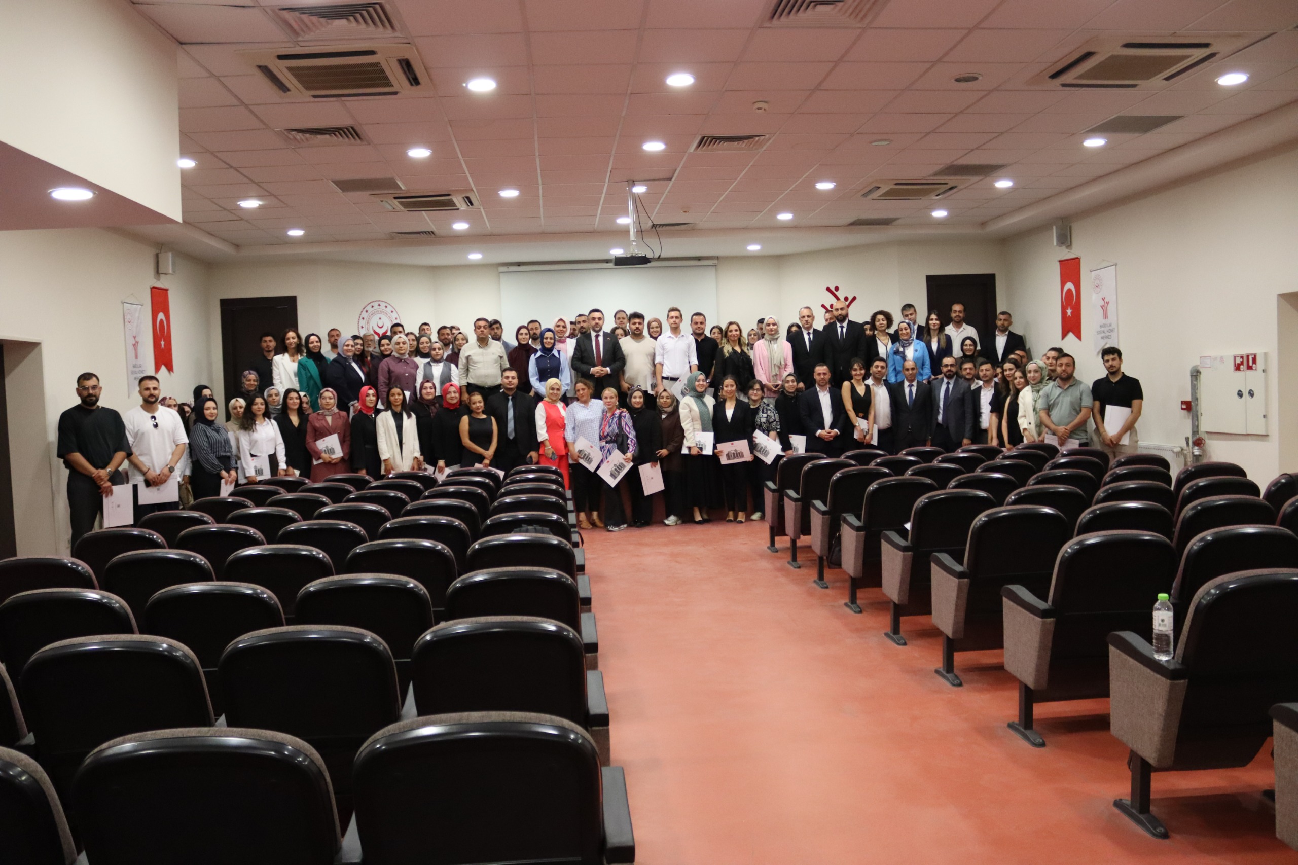 Sayın Valimiz Davut GÜL’ün Tensipleriyle, İl Müdürümüz Sn. Ömer TURAN Tarafından Şehit Yakınları ve Gaziler Biriminde Görev yapan Personellerimize Başarı ve Teşekkür Belgeleri Sunuldu