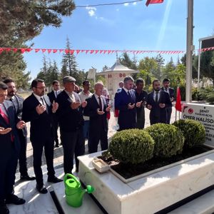 Aziz Şehidimiz Ömer Halisdemir'in Kabrini Ziyaret - fotoğraf 2