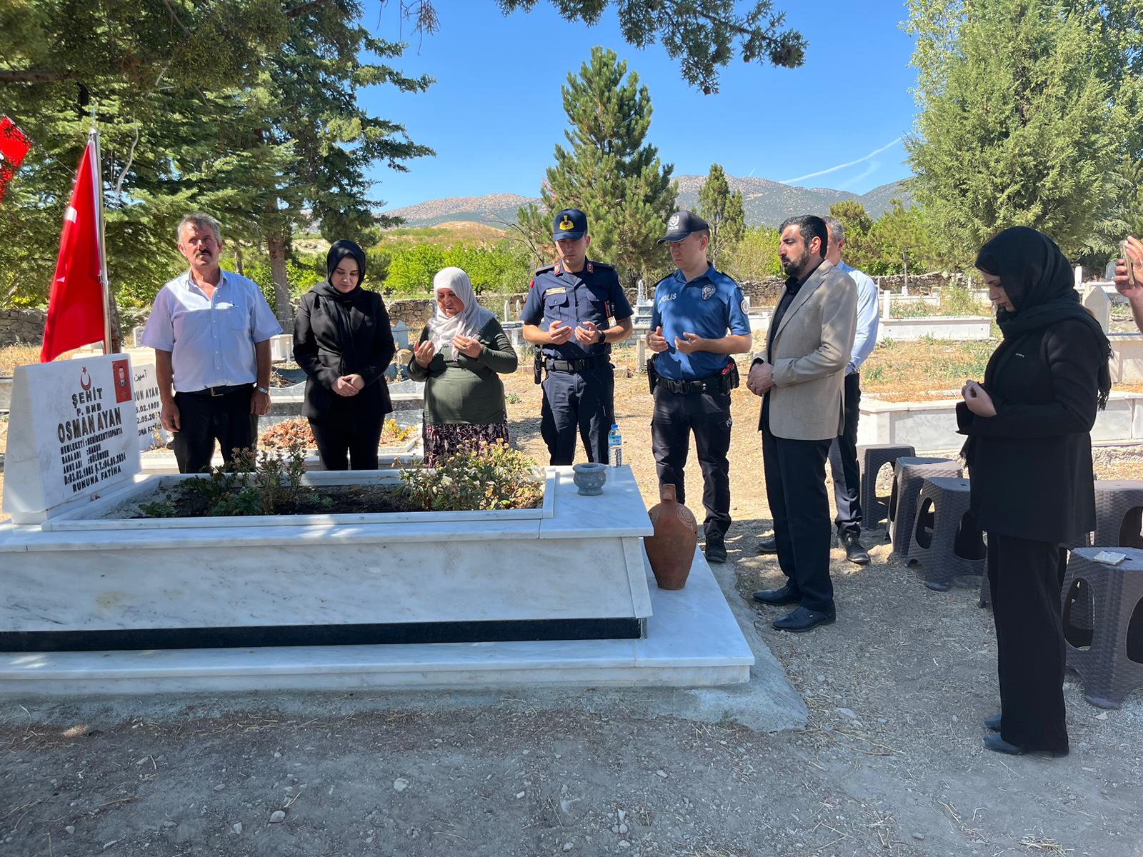 Şehidimizi Kabri Başında Dualar İle Andık