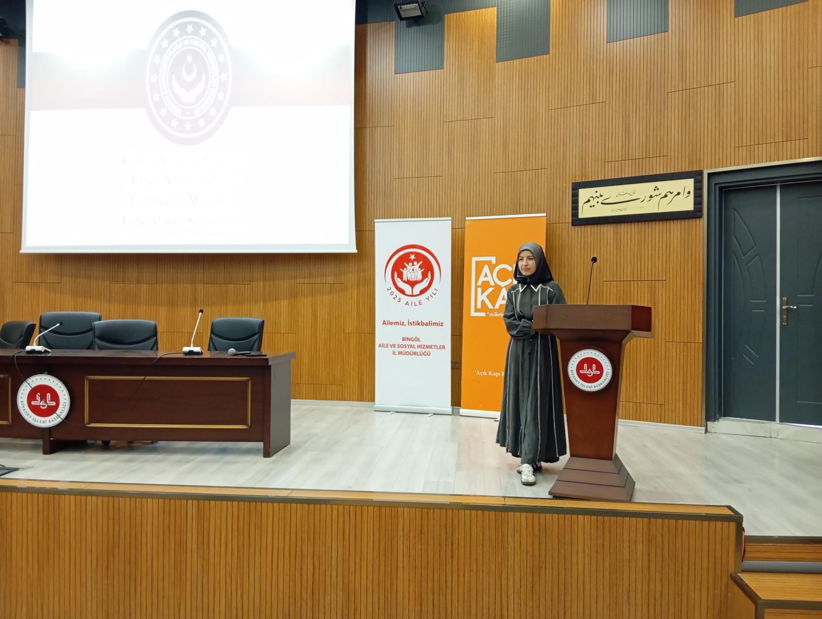 İl Müftülüğümüz bünyesinde görev yapan vaiz ve vaizelere yönelik, kadına yönelik şiddetle mücadele ve aile içi iletişim konularında farkındalık oluşturmak amacıyla eğitim programı düzenlenmiştir. 