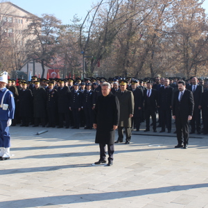 Ağrı'da 10 Kasım Atatürk'ü Anma Töreni düzenlendi - fotoğraf 1