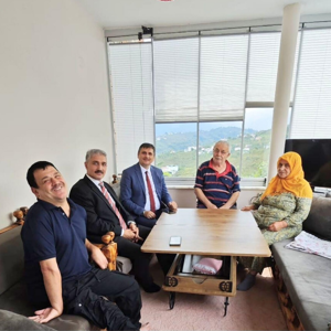 Özel Bireyimiz Azmi Ünver ve Ailesi Evlerinde Ziyaret Edildi - fotoğraf 1