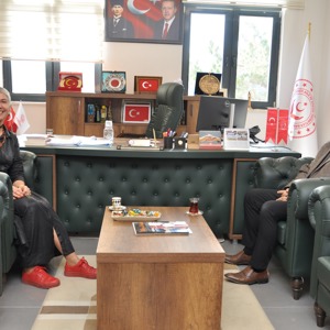 Bozok Üniversitesi İletişim Fakültesi Dekanı Prof. Dr. Zülfiye Acar Şentürk Kuruluşumda çalışmakta olan personellere yönelik eğitim düzenledi. - fotoğraf 1