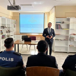 Aile İçi Bilgi ve Medya Okuryazarlığı Eğitimi Gerçekleşti - fotoğraf 1