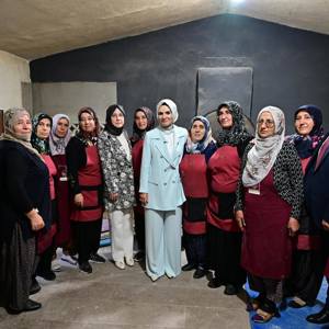 Bakanımız Sn. Mahinur Özdemir Göktaş’ın teşrifleriyle 2025 Aile Yılı Etkinlikleri Kapsamında Kadın Kooperatifine Anlamlı Ziyaret - fotoğraf 1