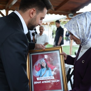 Bakanımız Göktaş, şehit öğretmen Şenay Aybüke Yalçın'ın öğrencileriyle bir araya geldi - fotoğraf 2