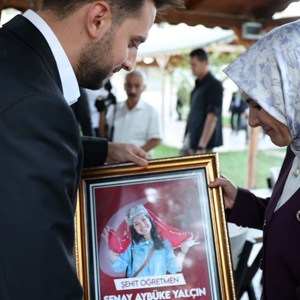 Bakanımız Göktaş, şehit öğretmen Şenay Aybüke Yalçın'ın öğrencileriyle bir araya geldi - fotoğraf 2
